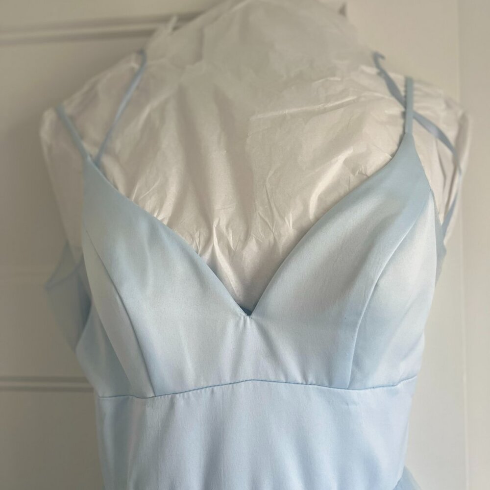 Madison James Cinderella Dress, baby blue, size 0
Bust 30
Waist 24
Length 60 - Picture 5 of 11